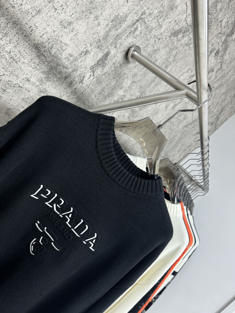 Pra*a sweater